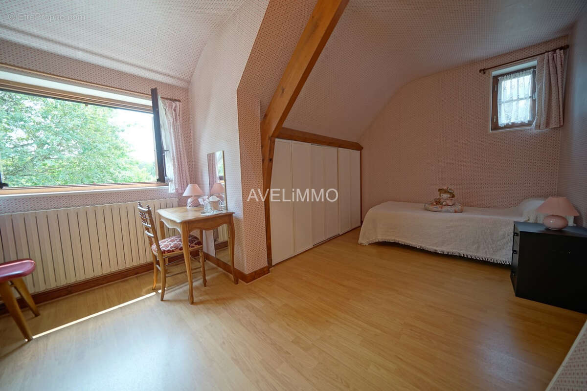 Maison à LA QUEUE-LES-YVELINES