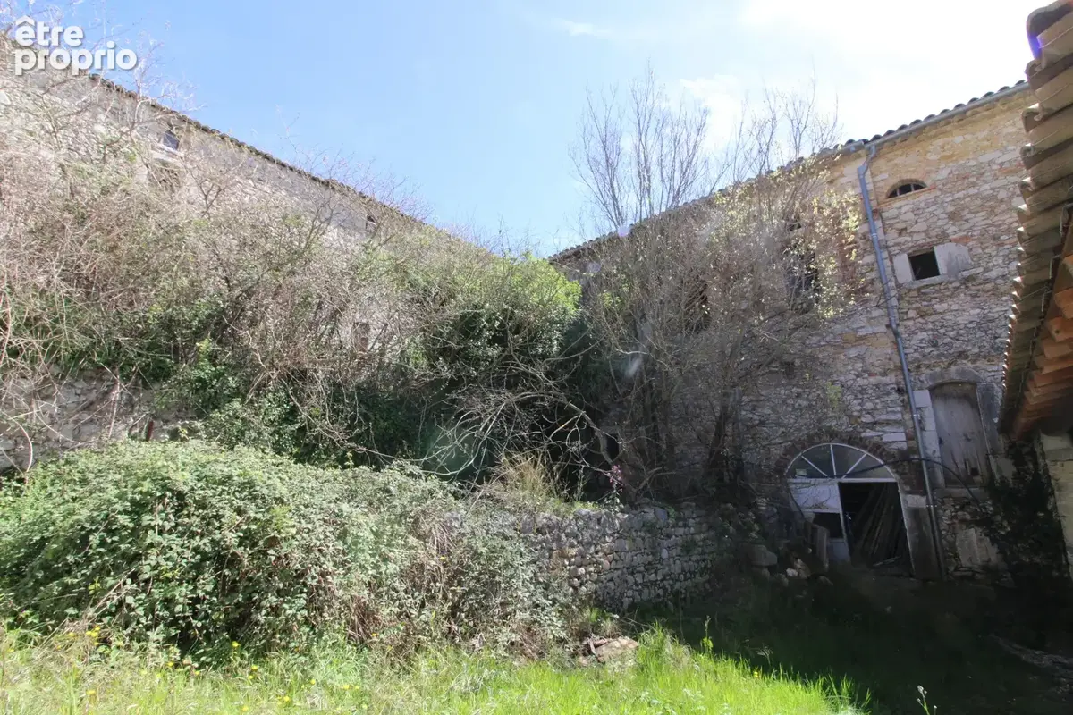 Mas de 2500 m2 sur 26 hectares. - photo 32