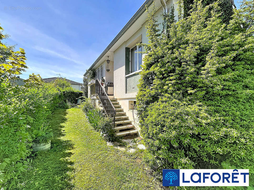 Maison à IS-SUR-TILLE