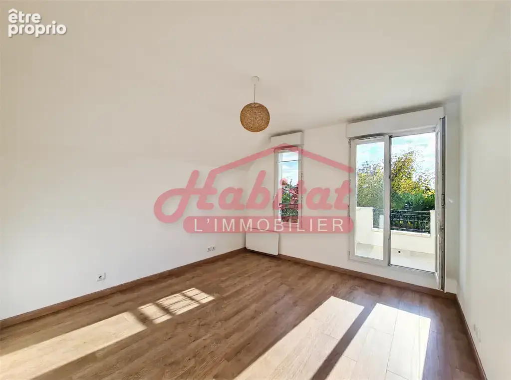 Chelles-coeur de ville - grand appartement 2 pieces avec terrasse et box - photo 5