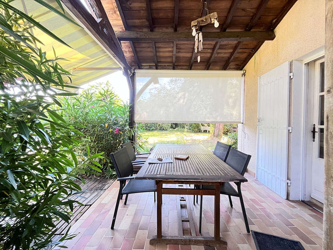 Exclusivité - Maison familiale avec piscine à pied des commerces - photo 14