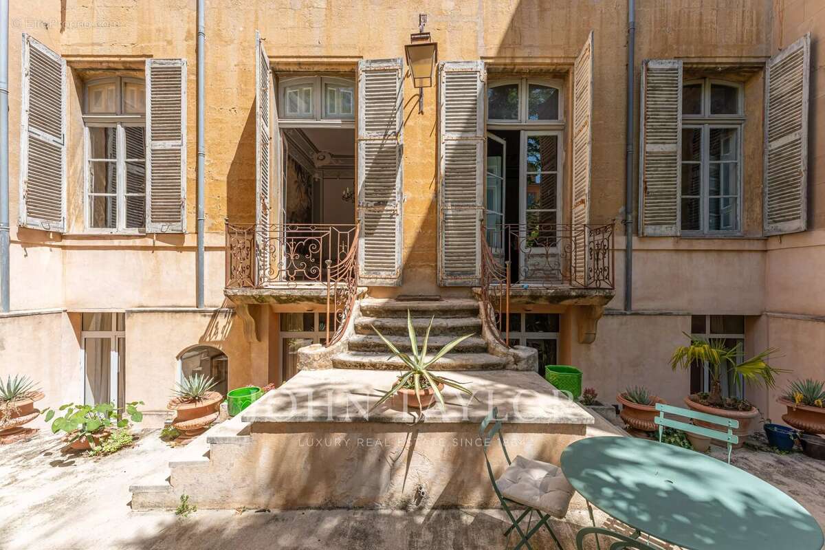 Appartement d'exception avec jardin et piscine au cœur du quartier Mazarin - photo 8