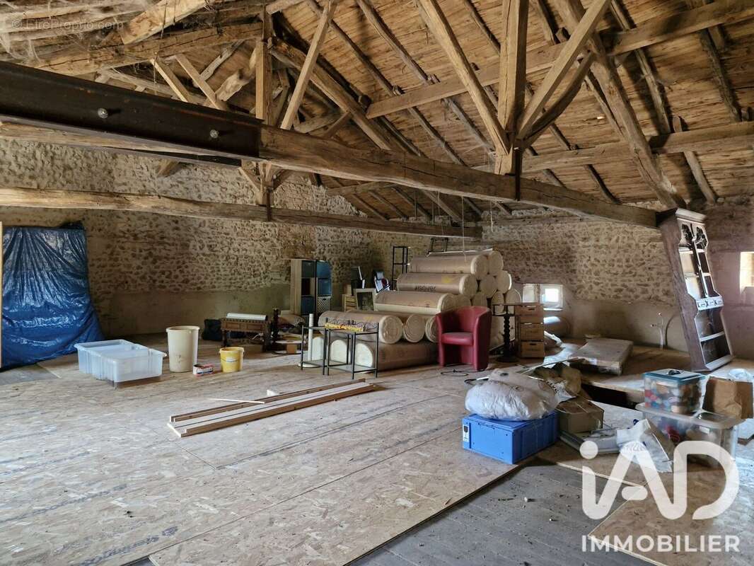 Maison 86 m² à Savigne  - photo 5