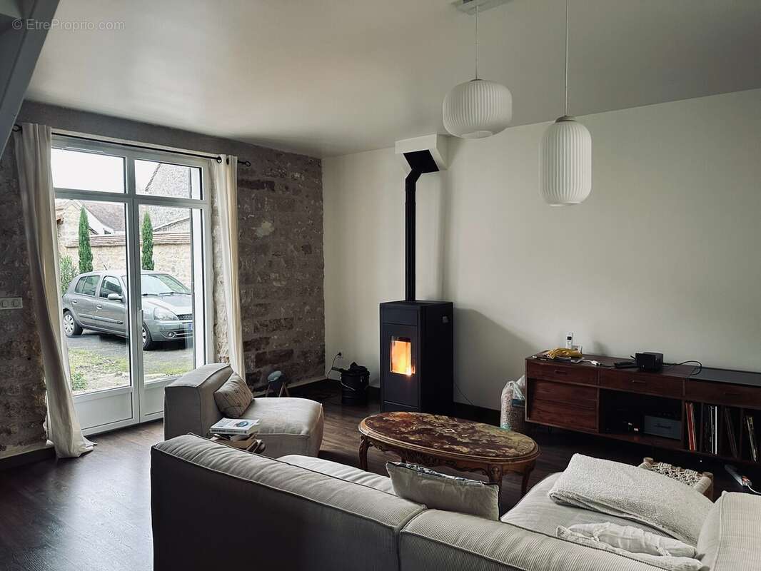 Maison à LA CHAPELLE-LA-REINE