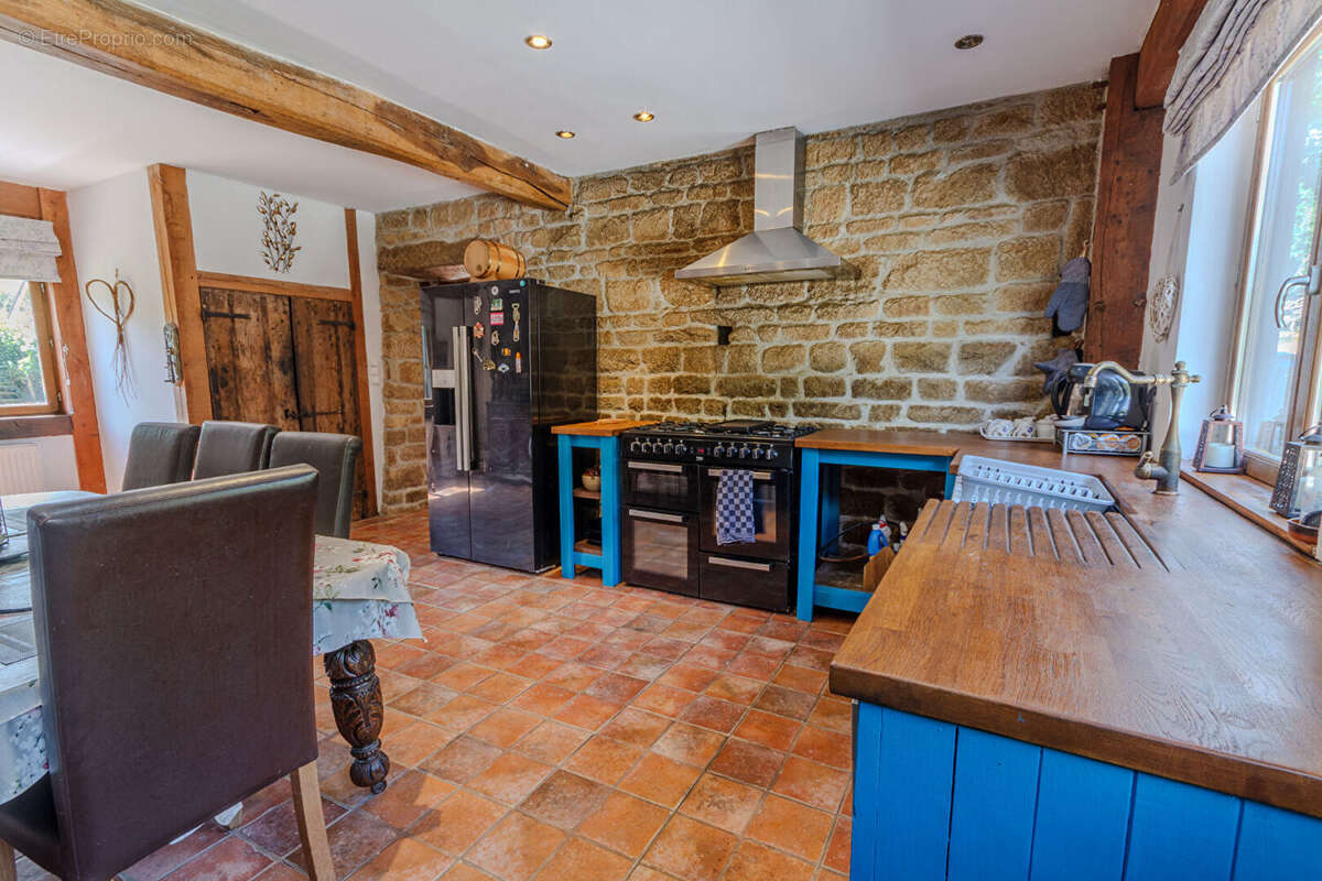Manche : Maison en pierre de 3 chambres avec studio, écuries et terrain. - photo 6