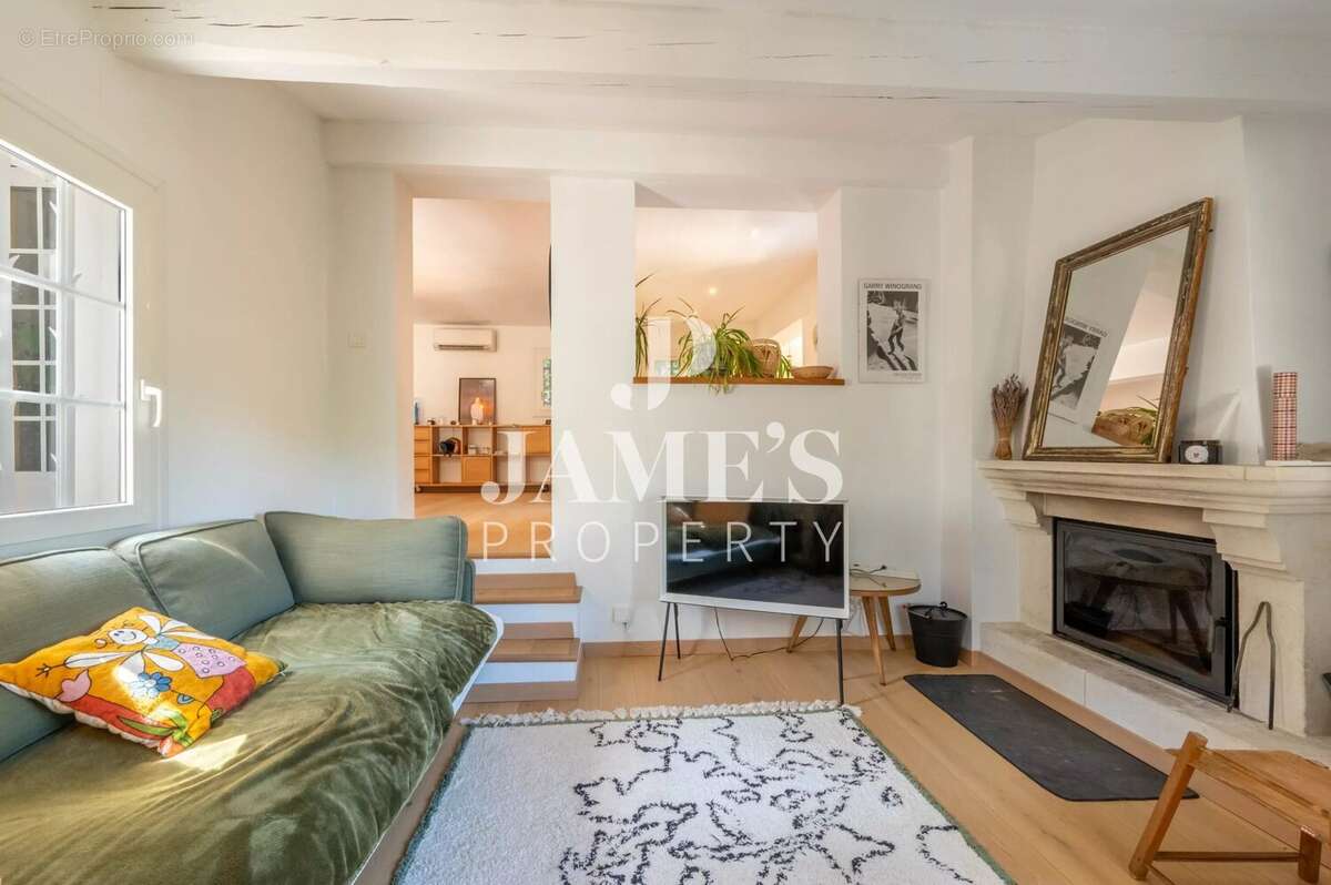 Maison 110 m² à Paradou  - photo 4