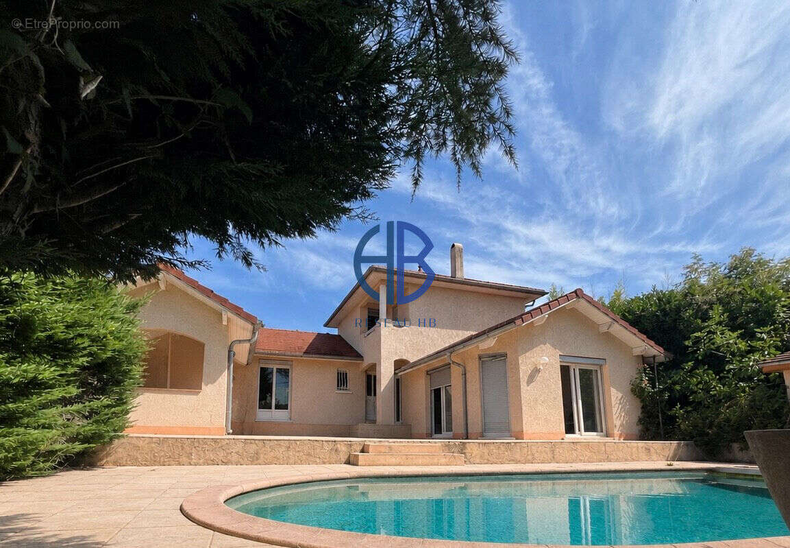 Maison Bourgoin Jallieu 5 pièce(s) 120 m² - photo 2