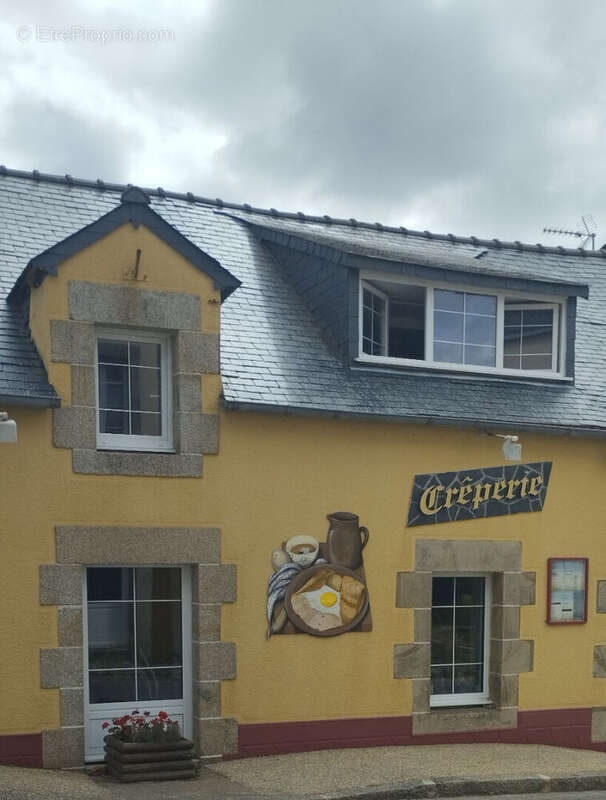 Commerce à TREGOUREZ