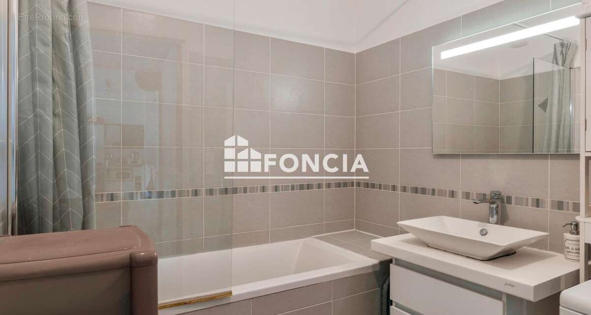 Appartement à MARSEILLE-2E