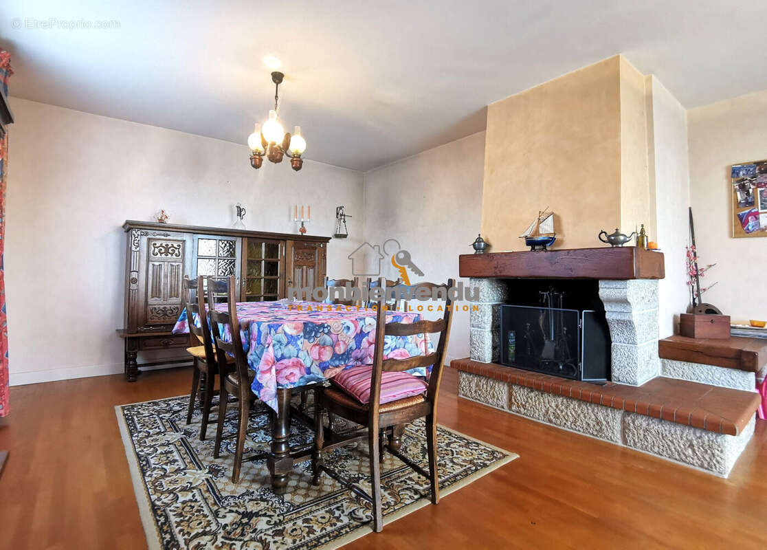 Maison à ROANNES-SAINT-MARY