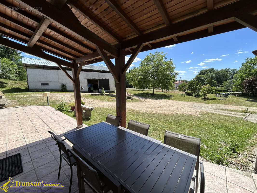 Corps de ferme 4 pièces 118m2 avec dépendances et terrain - photo 3