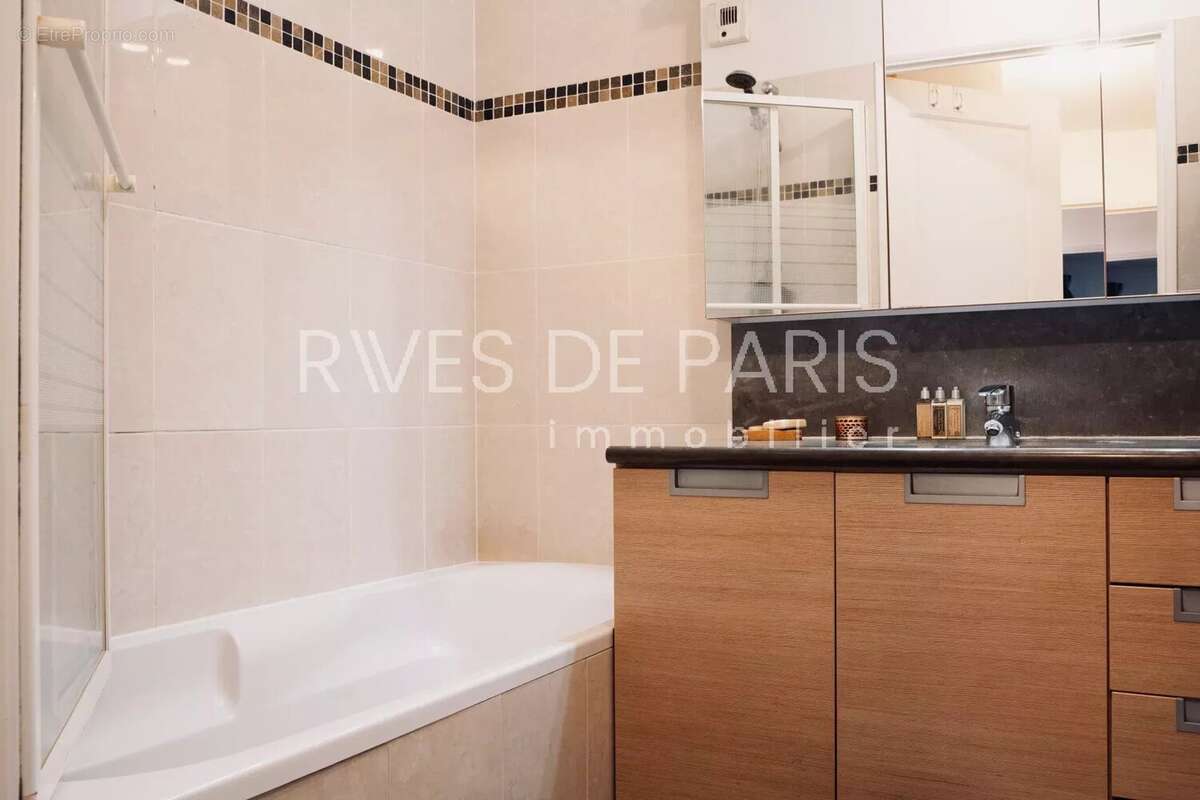 Appartement à COURBEVOIE