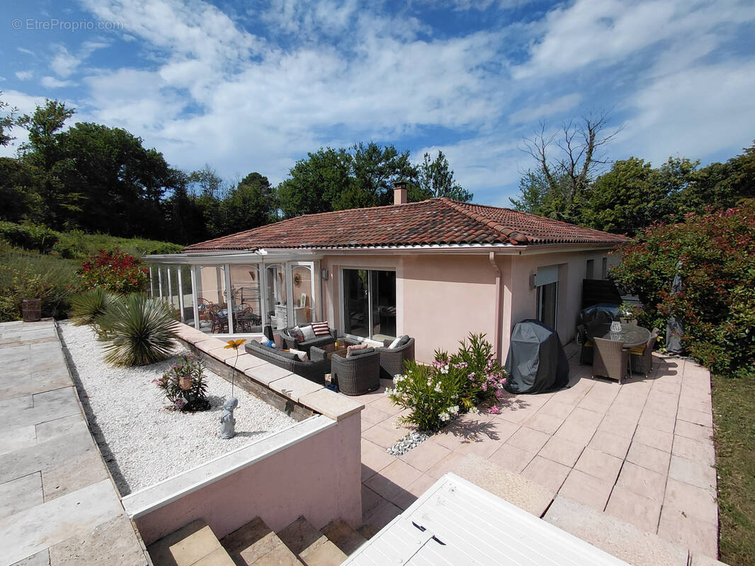 Maison à CHATEAU-L'EVEQUE