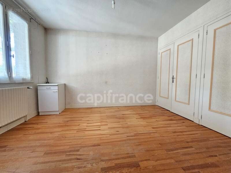 Maison à vendre 8 pièces avec sous-sol garage et dépendances et jardin de 1000 m² CHAMBOST LONGESSAIGNE (69) - photo 10