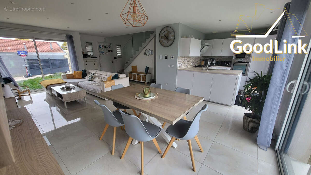 Maison à VERT-LE-GRAND