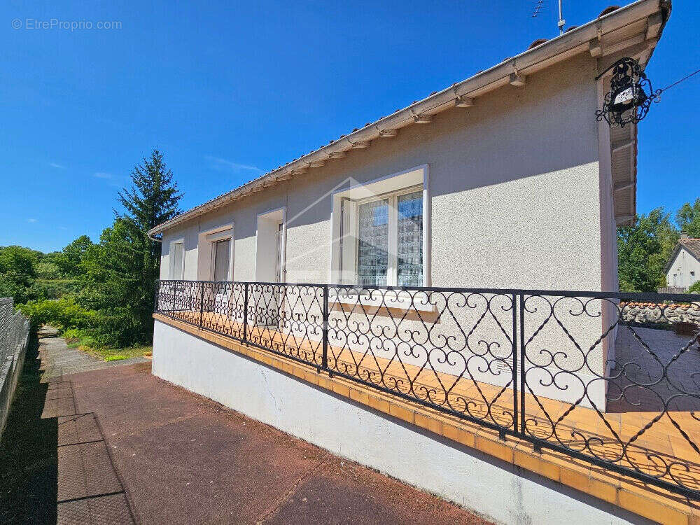 Maison 128m² à roullet-saint-estèphe - photo 3