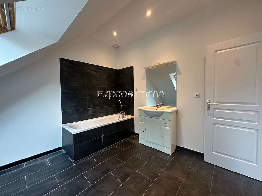 Maison à SAINT-LEGER-DU-BOURG-DENIS