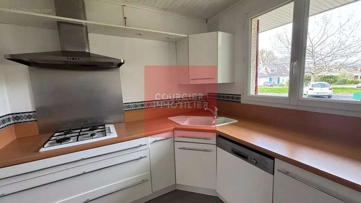 Maison à LE MESNIL-SAINT-DENIS