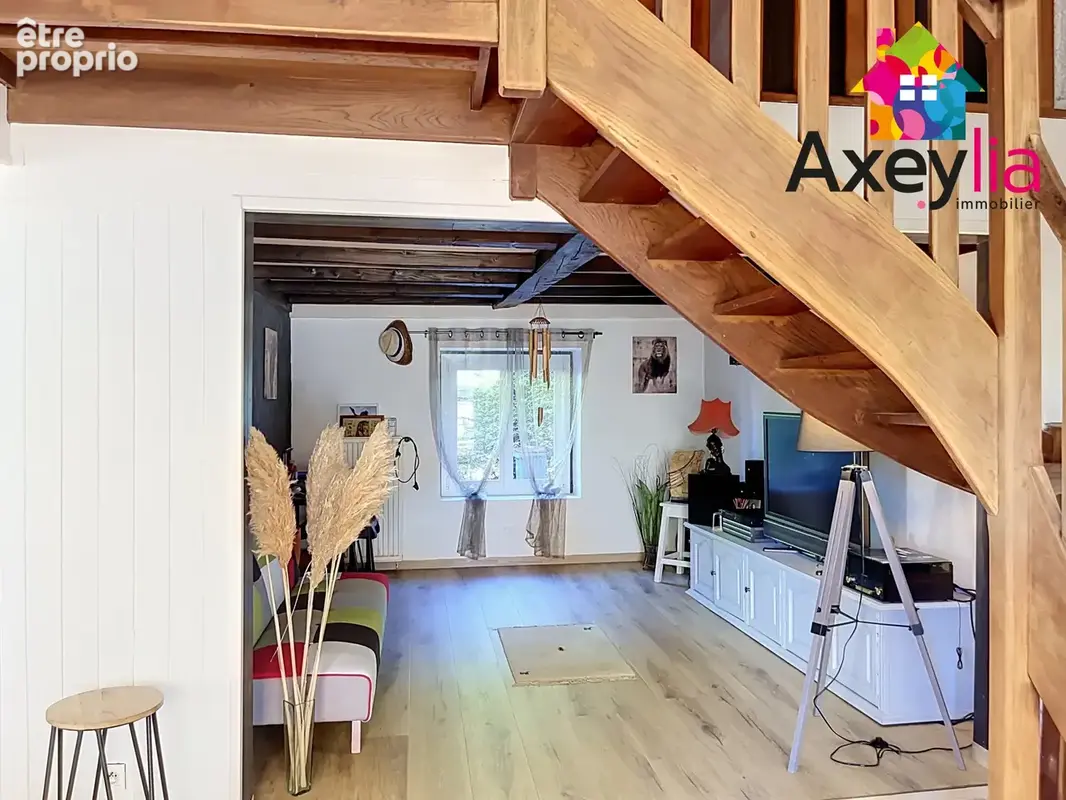 À vendre - pouilly-sous-charlieu- maison familiale sur terrain de 2618 m2 - photo 10