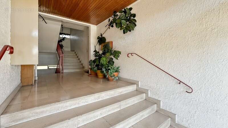 Appartement à vendre T4 de 76 m² avec balcon, cave et parking - BERGERAC (24) - photo 17