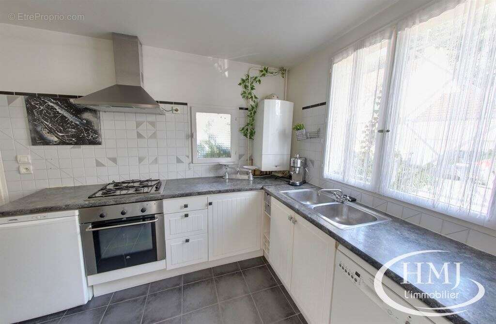 Maison à COURCOURONNES