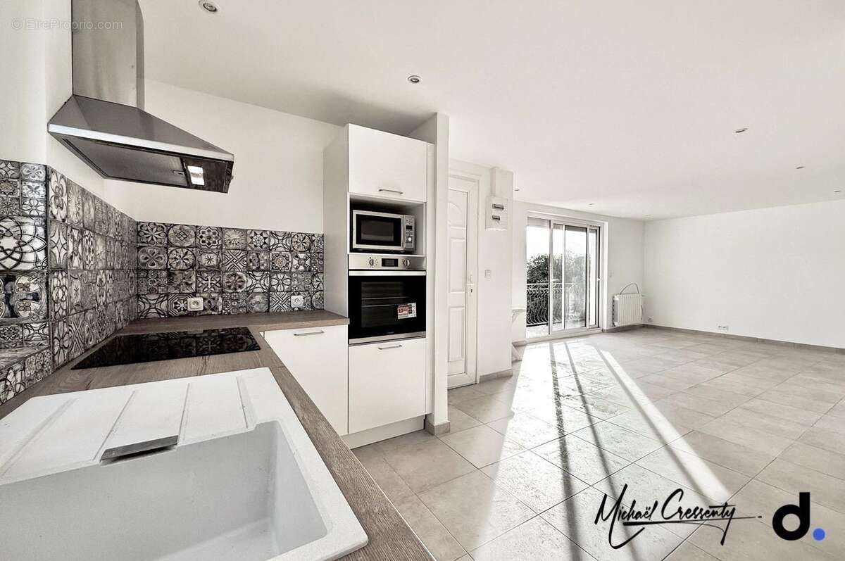 Séjour avec coin cuisine  - Appartement à FOS-SUR-MER