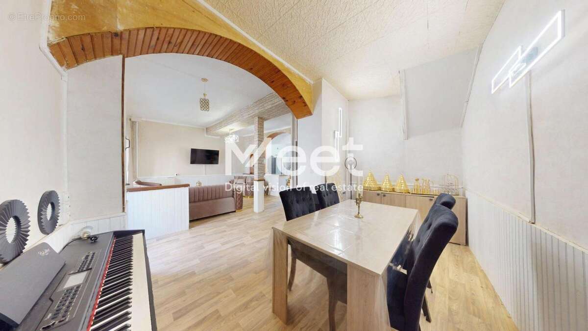 Maison à LIGNY-LE-CHATEL