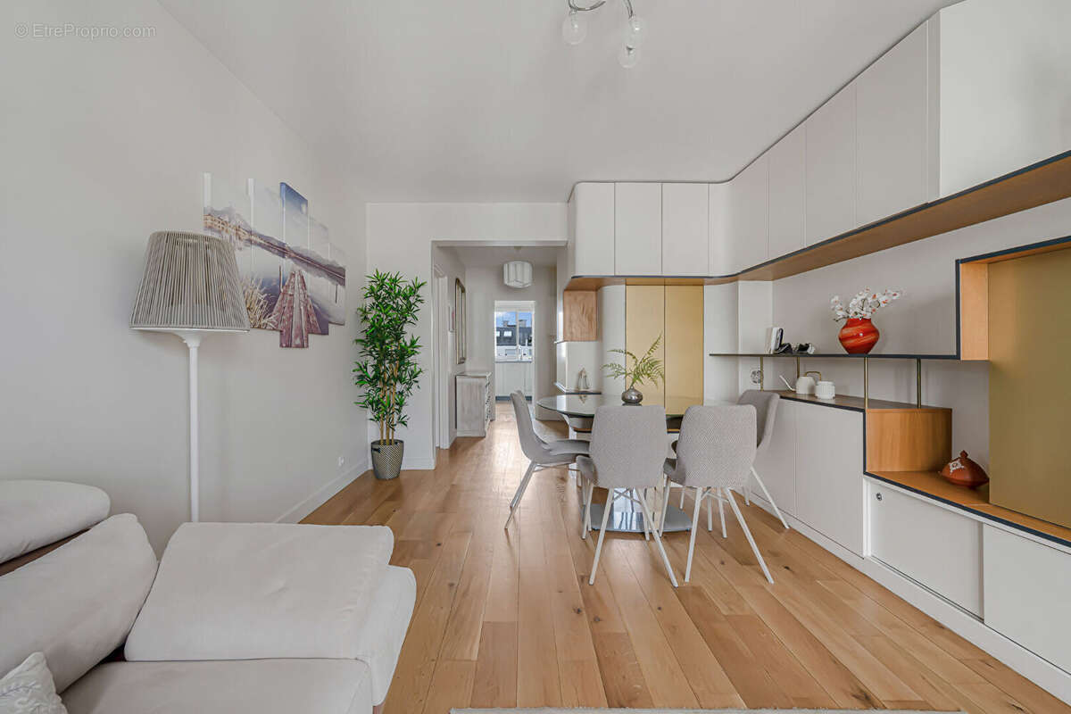 Appartement à PARIS-14E
