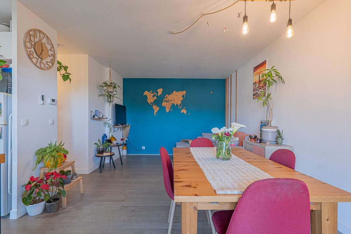 Appartement à CARROS