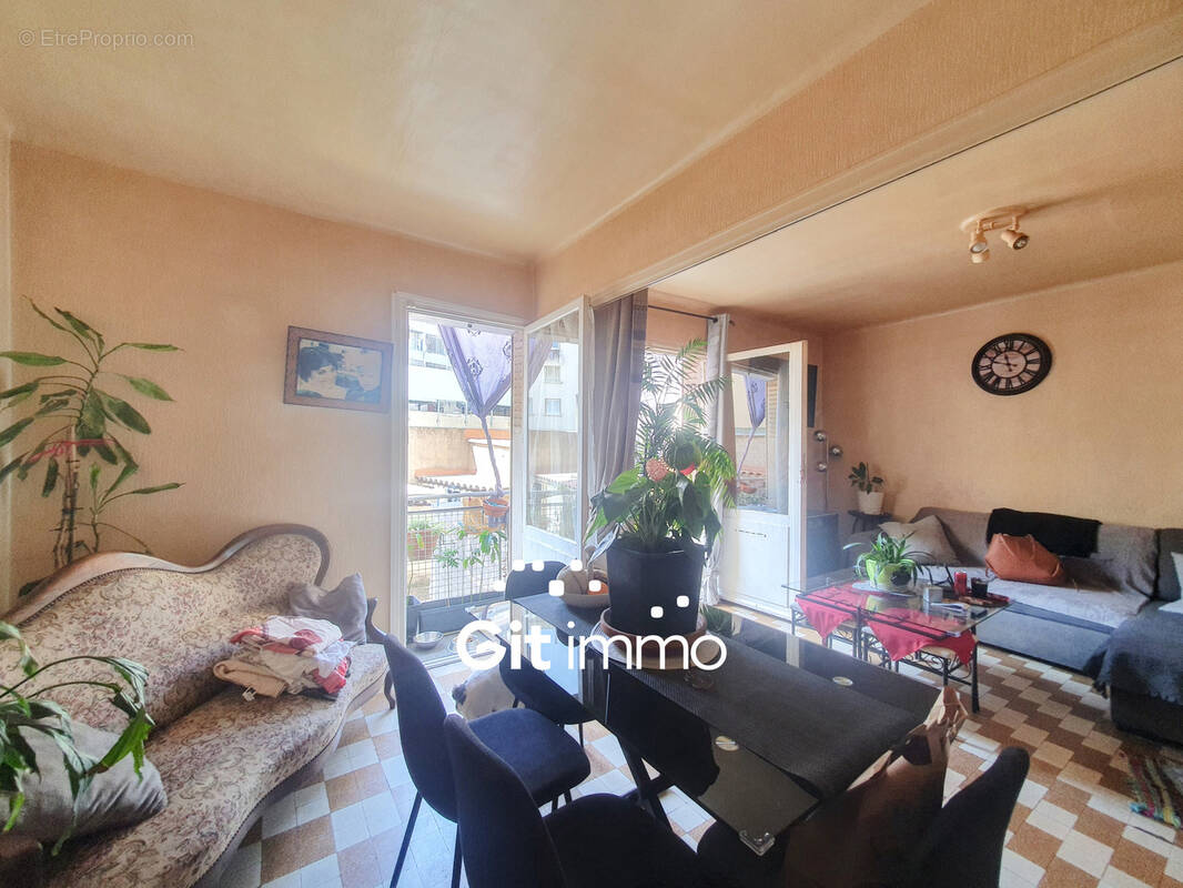Appartement à MARSEILLE-5E