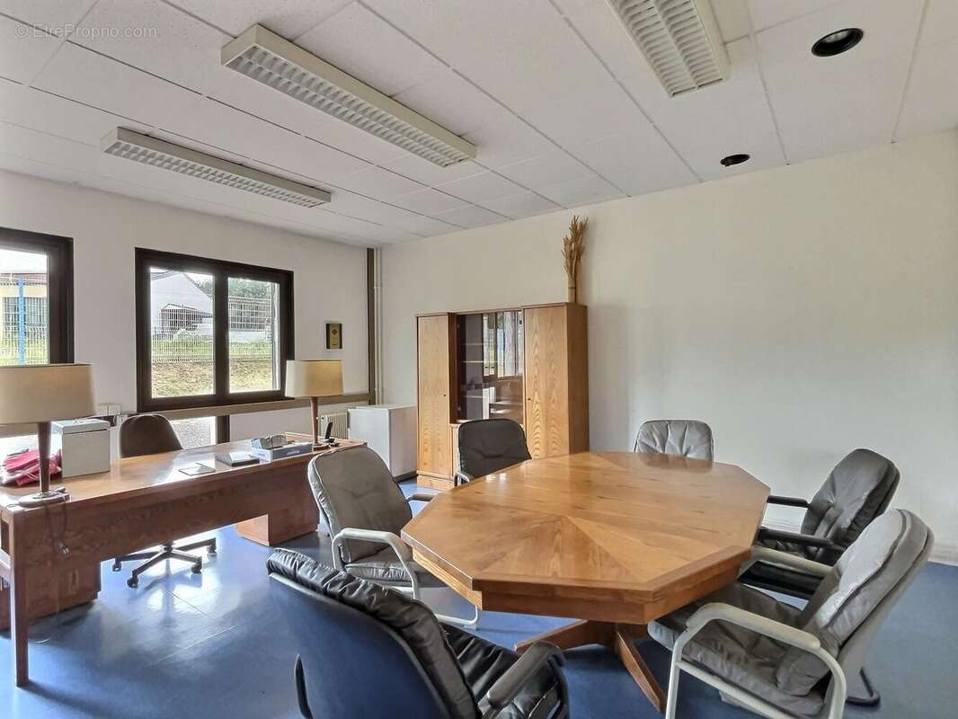 Commerce 2680 m² à Saint-Avold  - photo 9