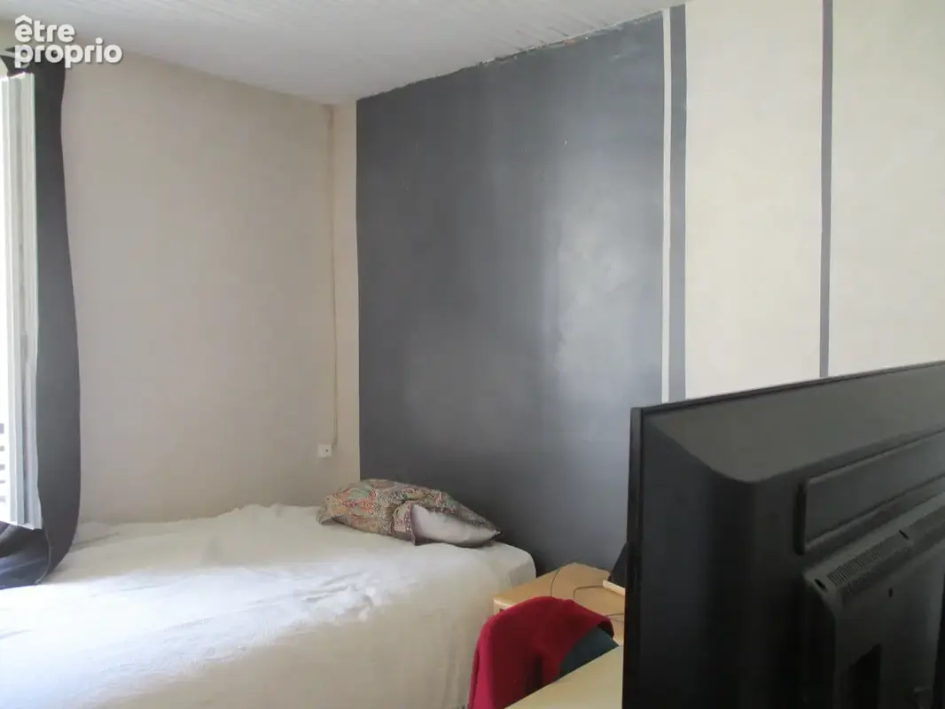Couhé Plain-pied et entrepôt de 350 m2 environ. - photo 9