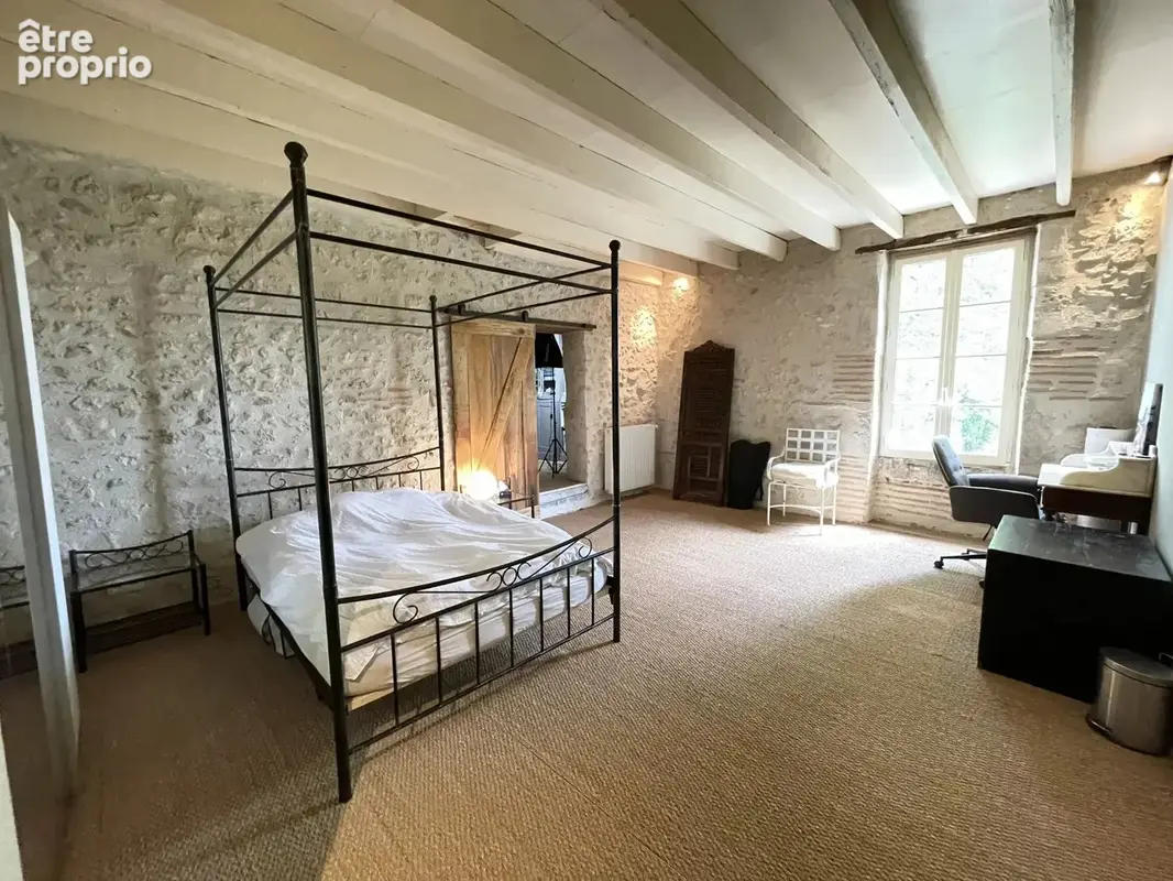 Maison en pierre de caractère avec gîte et piscine - photo 7