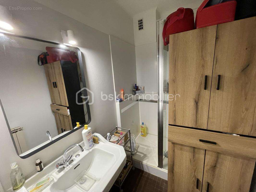 Rare ! superbe T2 traversant avec garage fermé privé, cave et deux balcons - photo 11