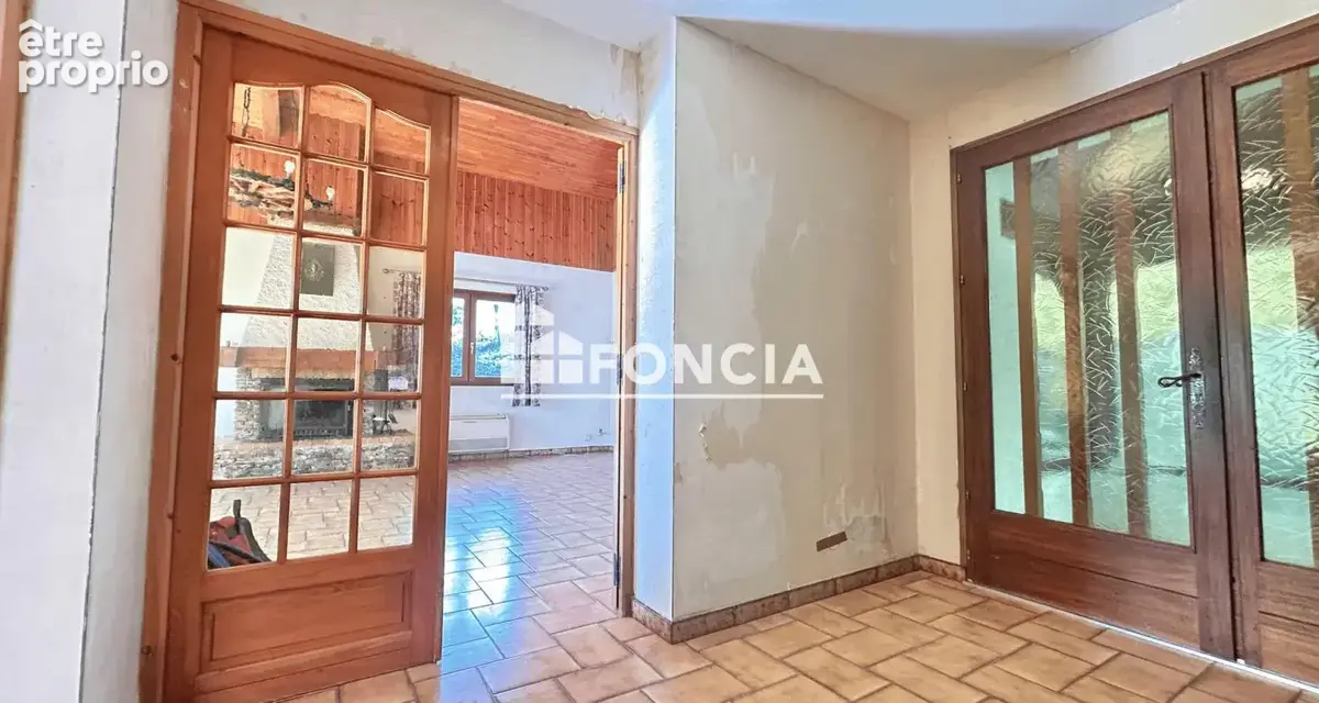 Villa spacieuse avec T2 indépendant, vue dégagée et vaste garage - photo 3