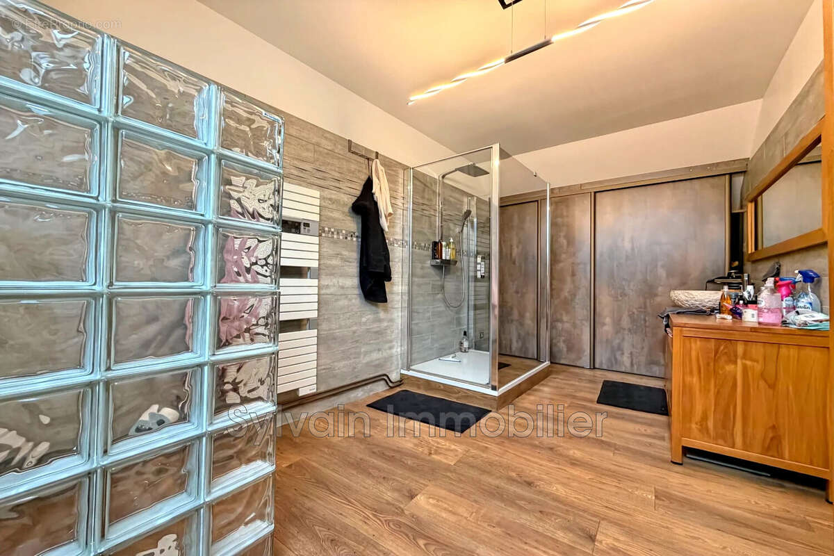 Maison à CREVECOEUR-LE-GRAND