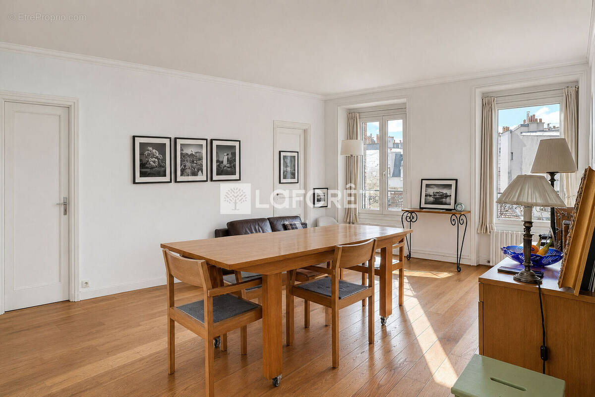 Appartement à NEUILLY-SUR-SEINE