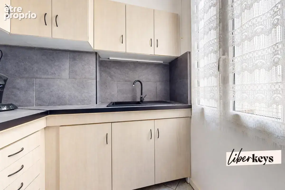  T2 43 m² – Séjour 21 m² – Dressing – Métro Chartreux - photo 7