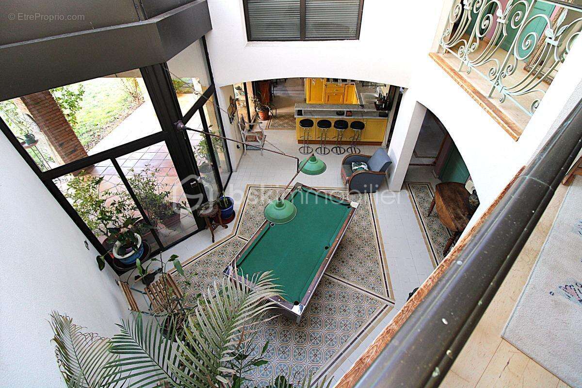 Superbe maison d'architecte sur une parcelle de 4000 m² - photo 2