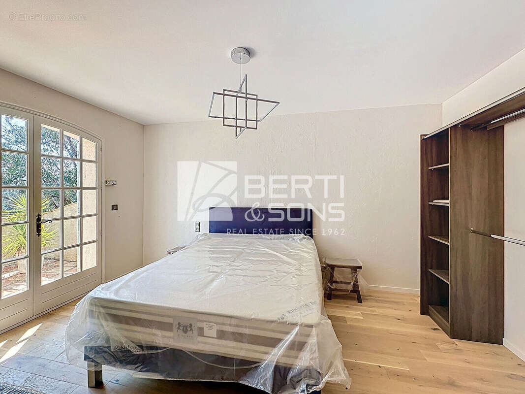 Maison à MANDELIEU-LA-NAPOULE