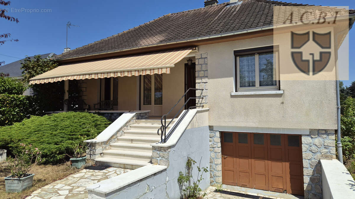 Pavillon sur sous-sol total   95 m2 habitables   Quartier calme de Vendôme - photo 2