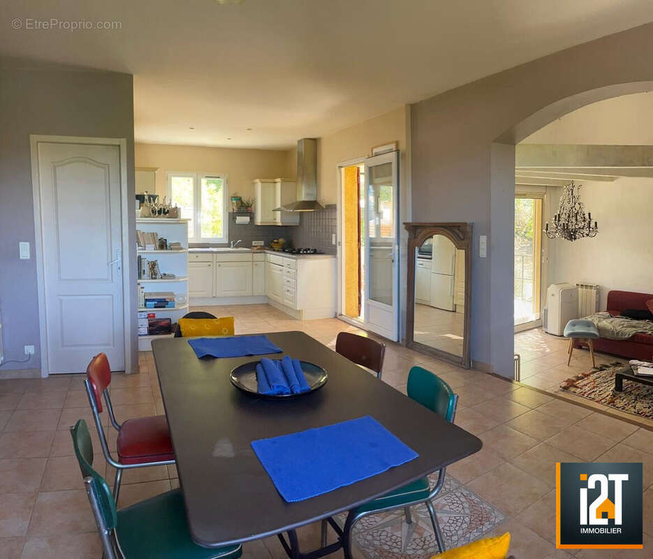 Maison 122 m² à Sainte-Anastasie  - photo 2