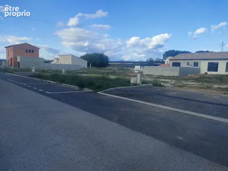 Terrain à GALLARGUES-LE-MONTUEUX