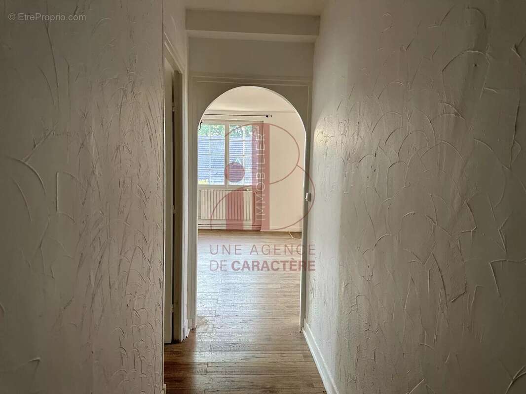 Maison à SAINT-MARTIN-EN-BIERE