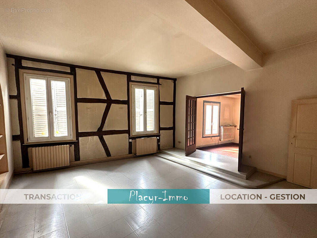 Appartement à BAGE-LE-CHATEL
