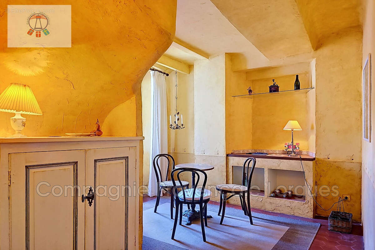 Maison à ENTRECASTEAUX