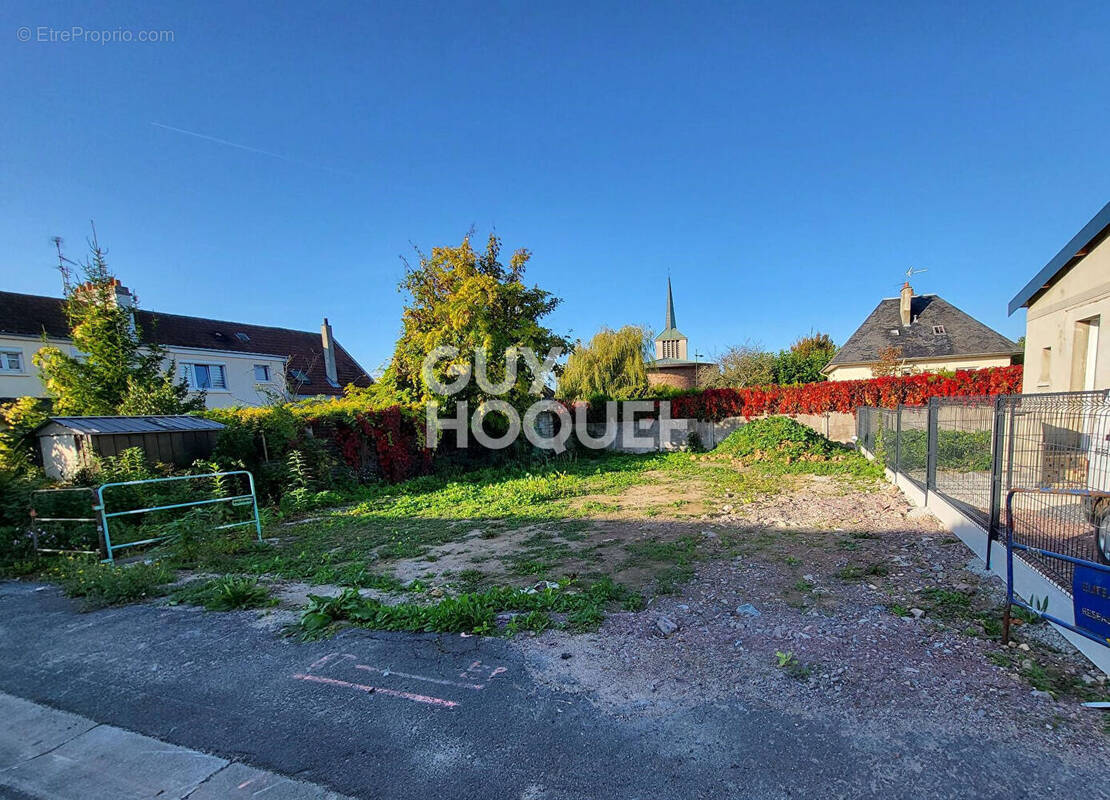 Terrain à SAINT-MARTIN-DE-FONTENAY