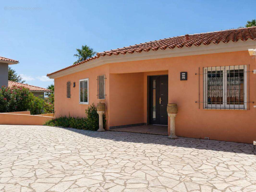 Villa 4 faces – plain-pied – 170 m² – piscine - photo 18