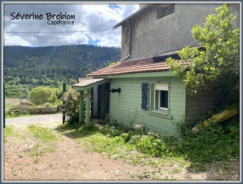 Ancienne ferme rénovée de 190 m², 4 chambres, avec grange, terrain de 11 000m² à Cervières - photo 17