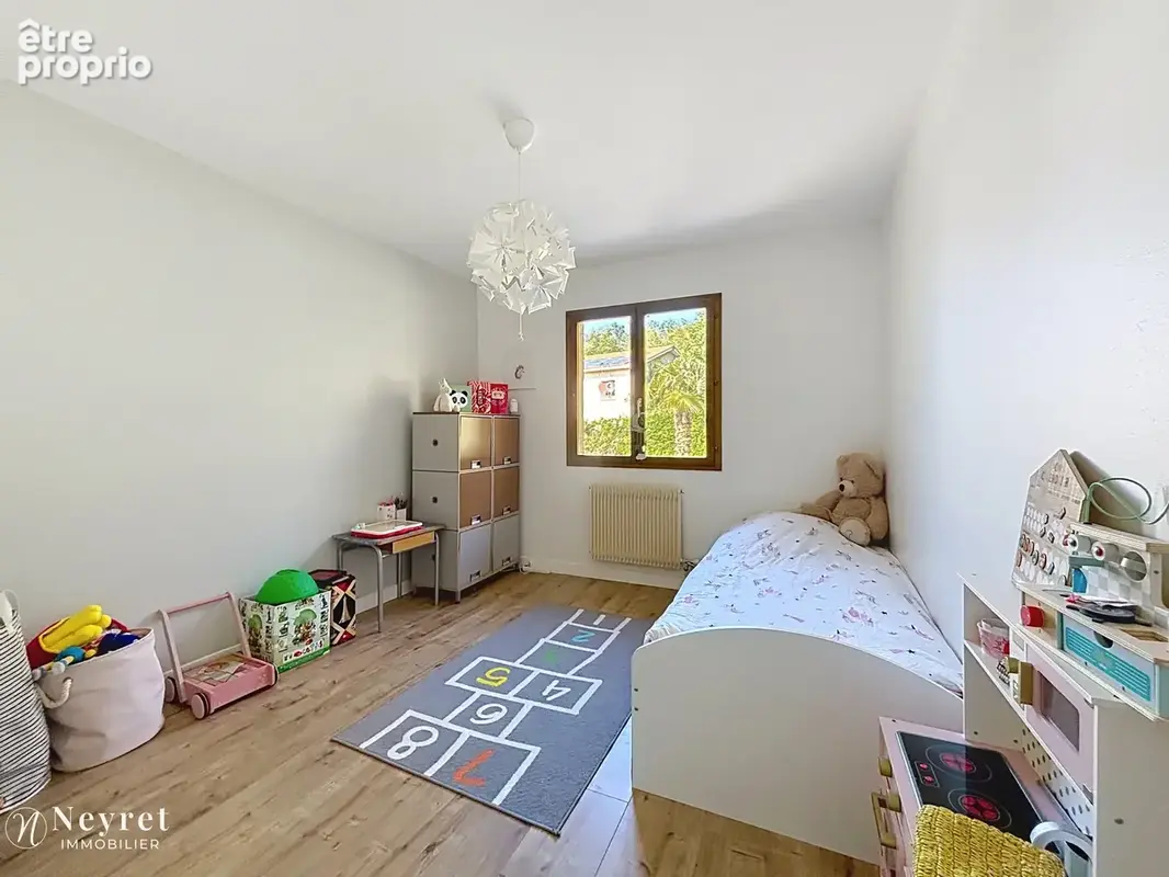 COMMUNAY   Belle maison familiale de 166 m2 sur terrain arboré de 800 m2 - photo 10